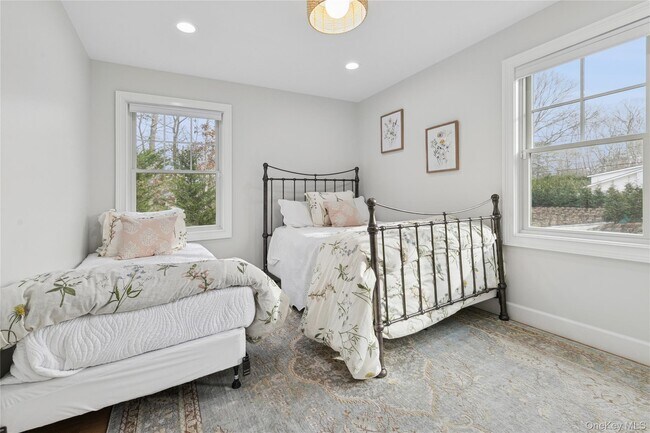 Building Photo - 4 Chestnut Ln