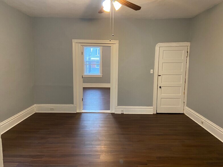 Building Photo - 4044 Russell Blvd