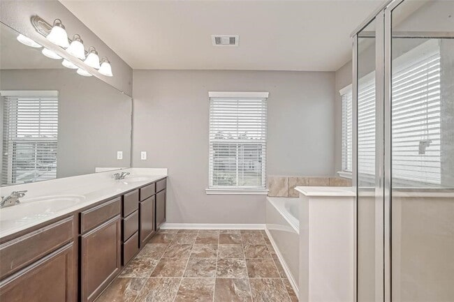 Building Photo - 2561 Magnolia Fair Way