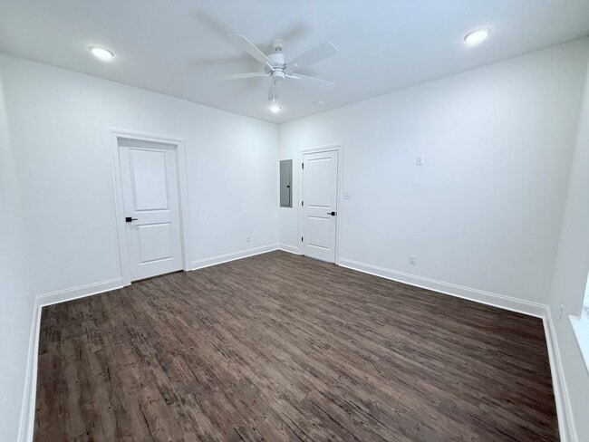 Building Photo - 632 Cottage Grv Cir