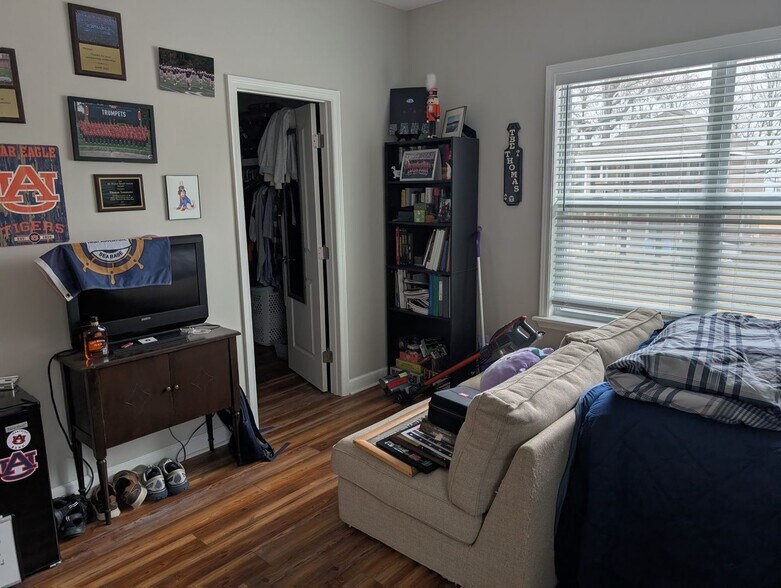 Building Photo - 238 Summerhill