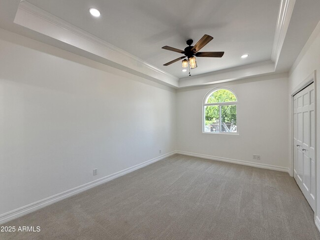 Building Photo - 1523 E Treasure Cove Dr