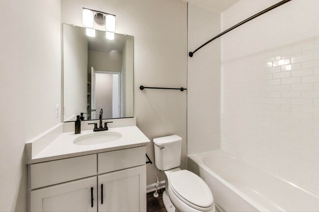 Building Photo - Luxurious on Lanham Hill - 3 + 3.5 Near New TH 3 bed + 3 Ba