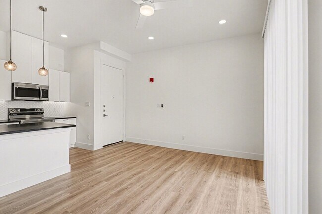 Building Photo - 2217 N Fitzhugh Ave