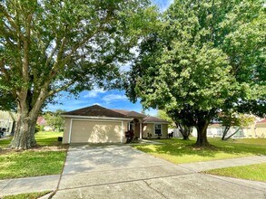 Building Photo - Cute 4/2 EAST Orlando Home in Wedgefield!