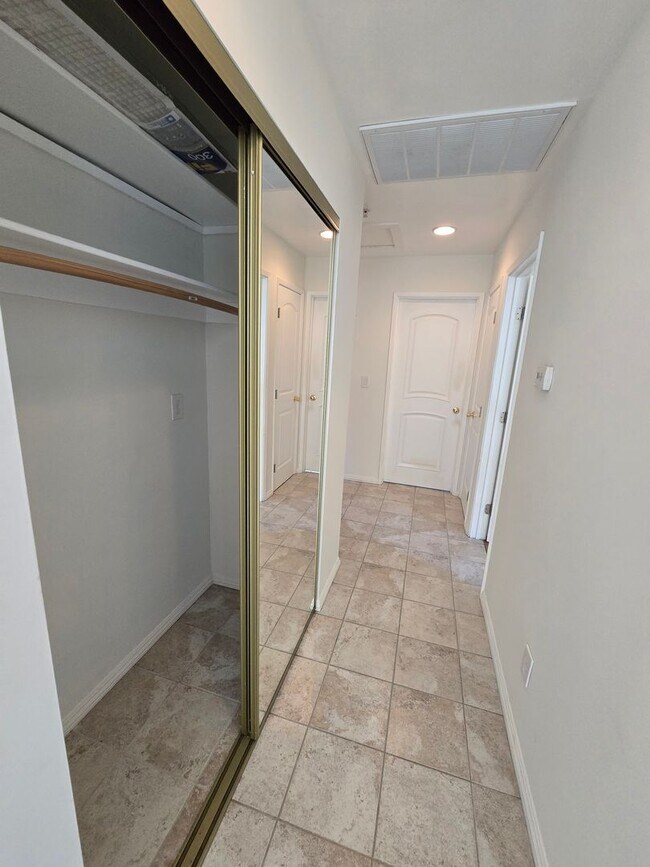 Building Photo - 14494 Cambridge St