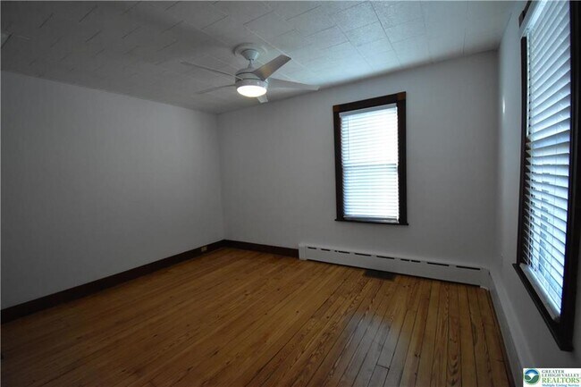 Building Photo - 204 N 9th St