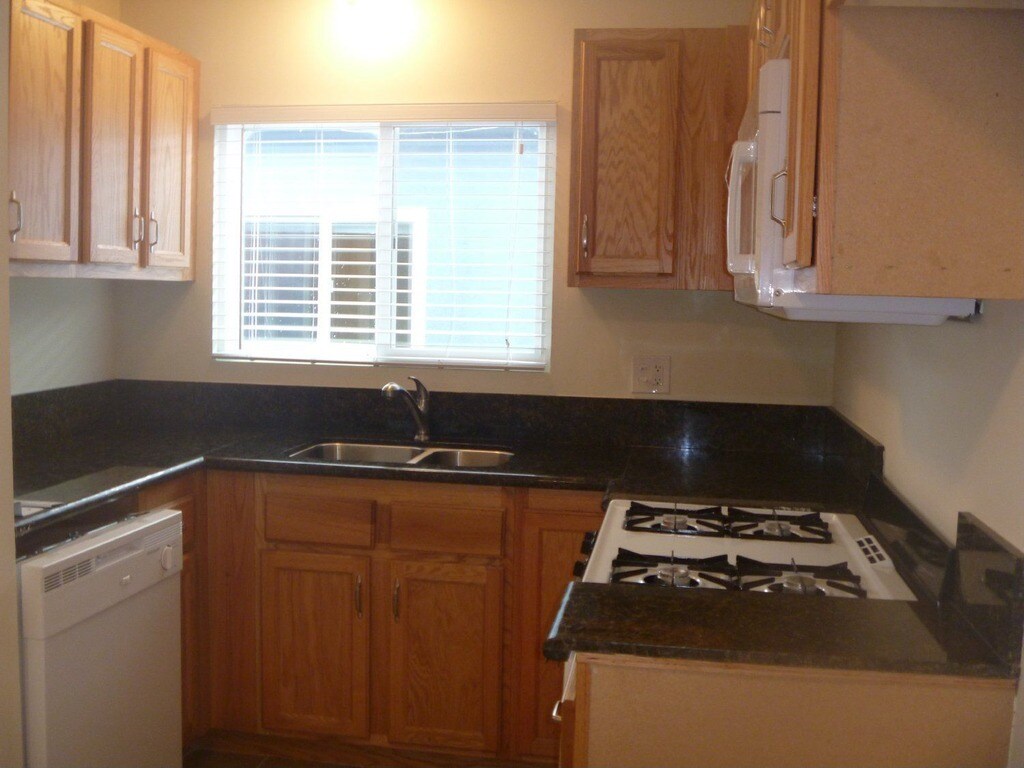 Building Photo - 808 Garnet St