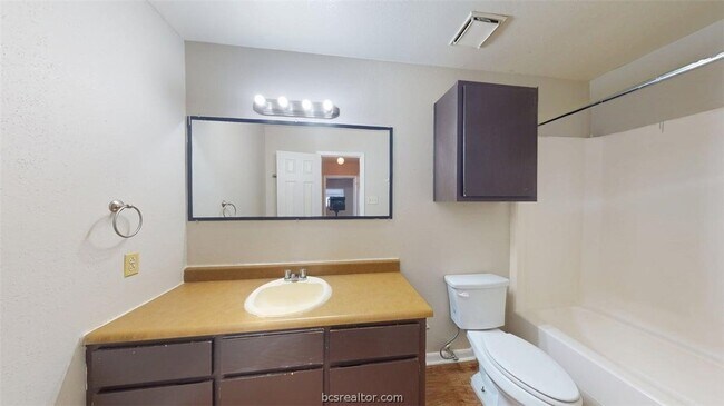 Building Photo - 2807 Longmire Dr