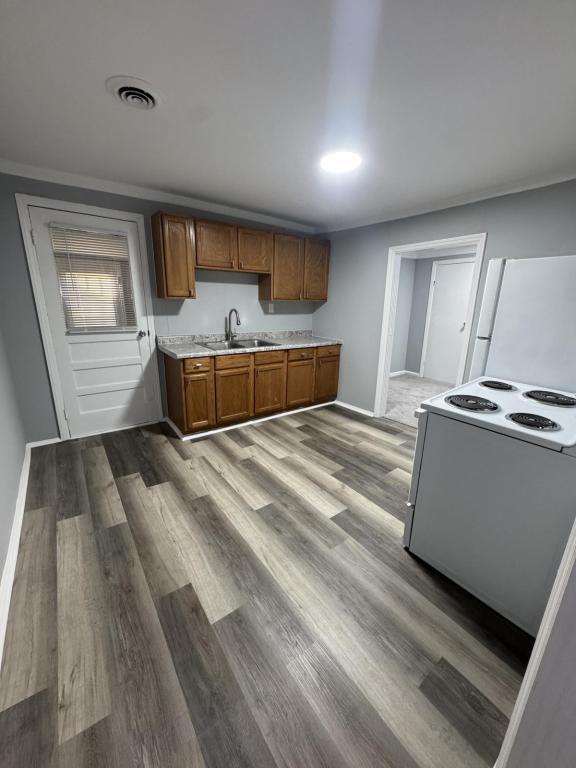 Building Photo - 347 Huddleson Ave