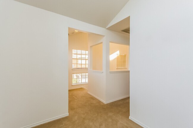 Building Photo - 7930 Roanoke Run