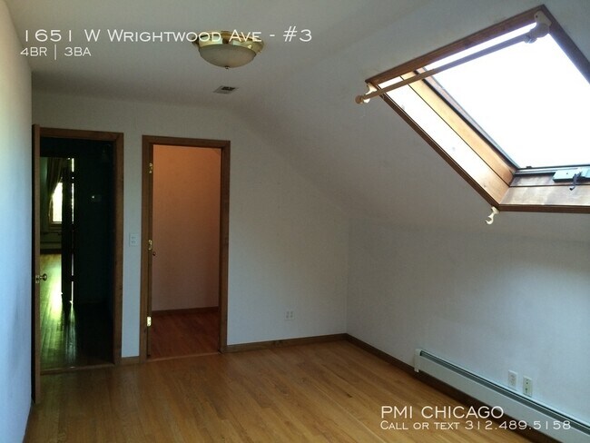 Building Photo - 1651 W Wrightwood Ave
