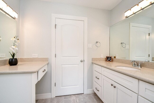Building Photo - 707 Thistlewood Dr