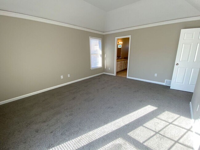 Building Photo - 4 bed, 2 bath in Cordova with ss appliance...