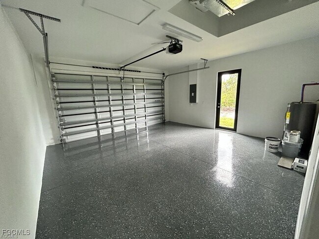 Building Photo - 4827 Everglades Blvd N