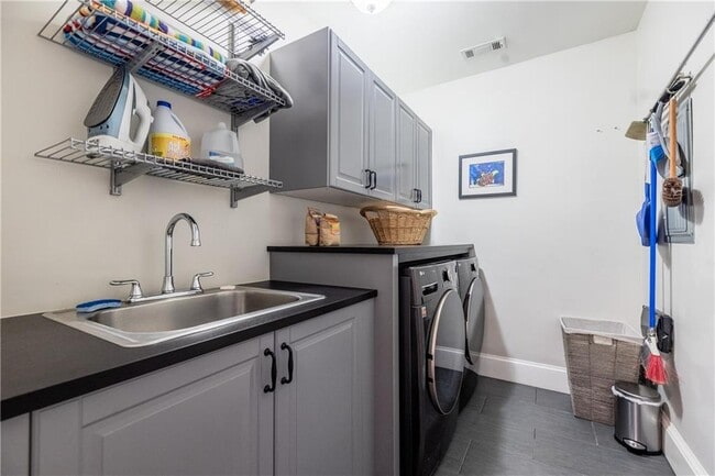 Building Photo - 360 8th St NE