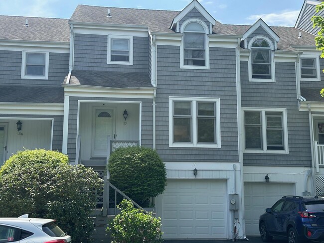 Primary Photo - 37 Sea Ct Ln