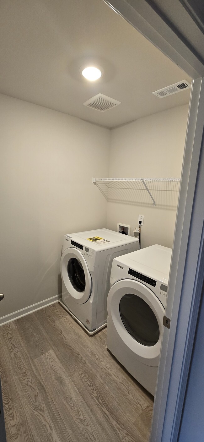 Laundry room - 186 Meander Dr