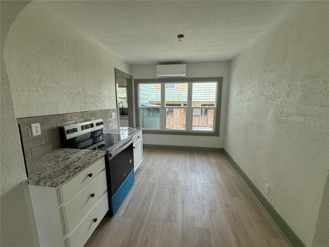 Building Photo - 535 14th Ave S