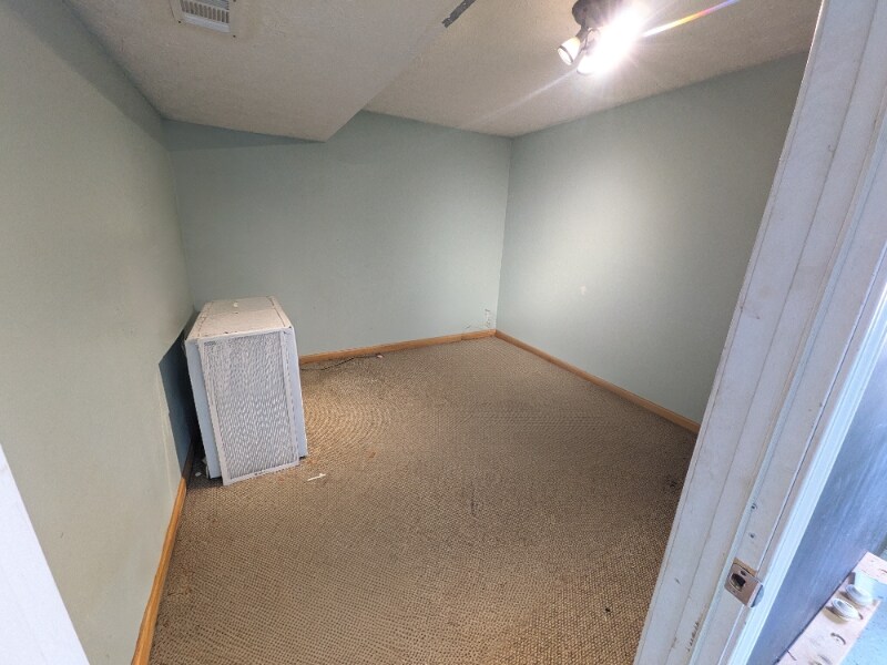 Building Photo - 5845 Shadewater Dr