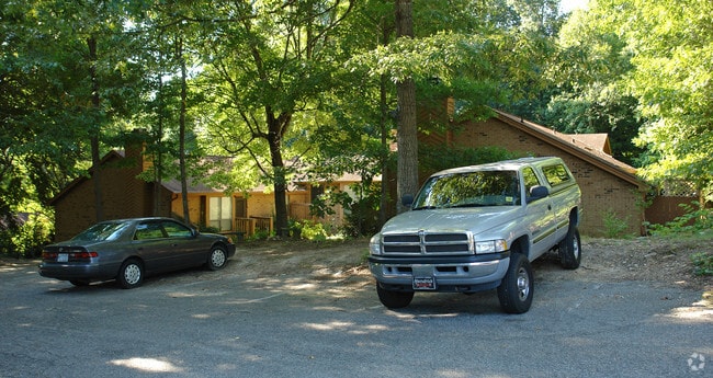 Building Photo - 2821 Seclusion Ct