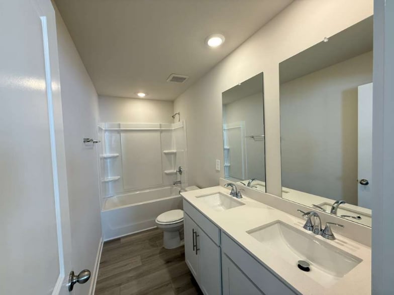 Building Photo - 3927 Northbrook Dr