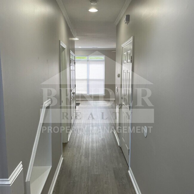 Building Photo - Emmyllie Ct- 130/132