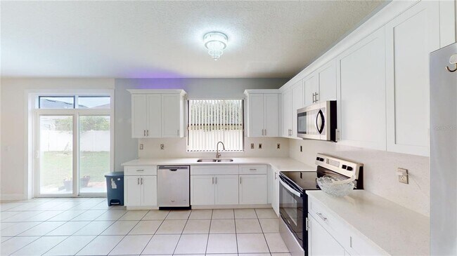 Building Photo - 3044 Camino Real Dr S