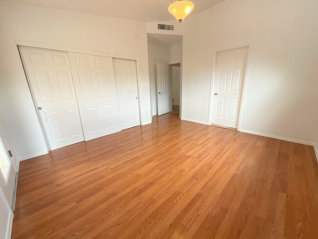 Building Photo - Foothills Location - 3 Bedroom 2 bath on cul-de-sac with Sparkling pool