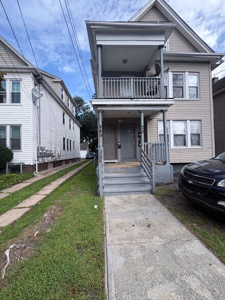 Building Photo - 227 County St