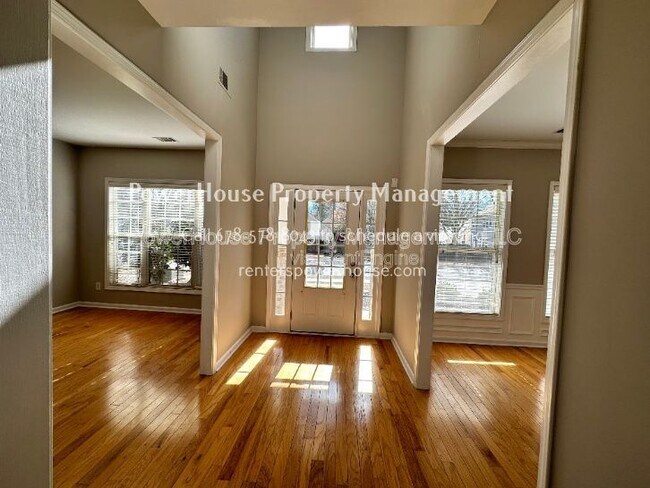 Building Photo - 2403 Walnut Tree Ln