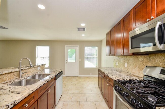 Building Photo - 718 Pine Lodge Dr