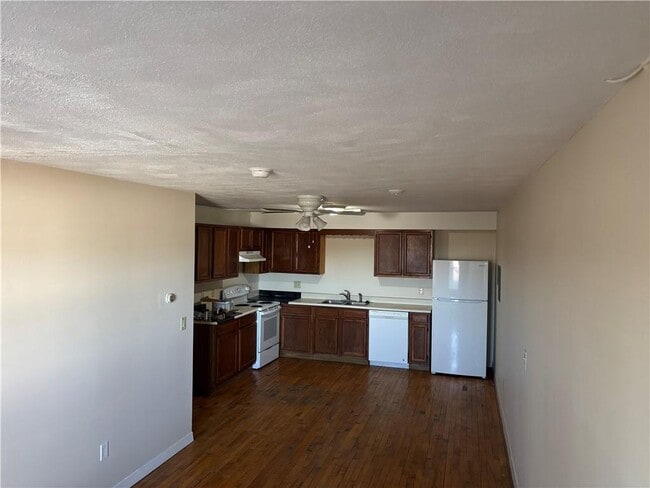 Building Photo - 444 Woodward Rd