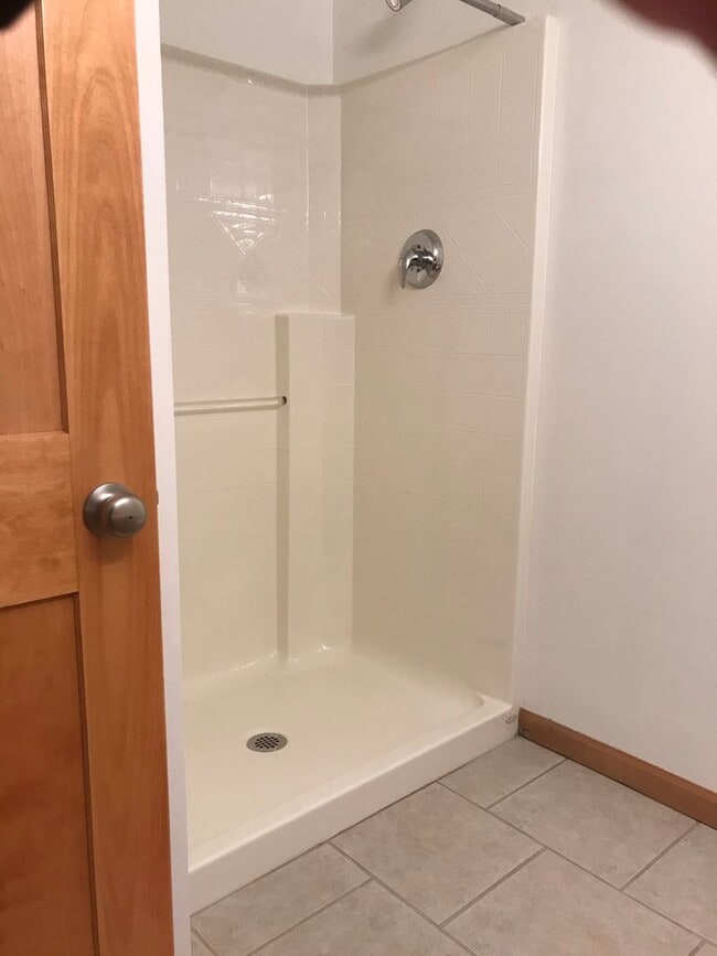 Building Photo - 2100 River Point Ct