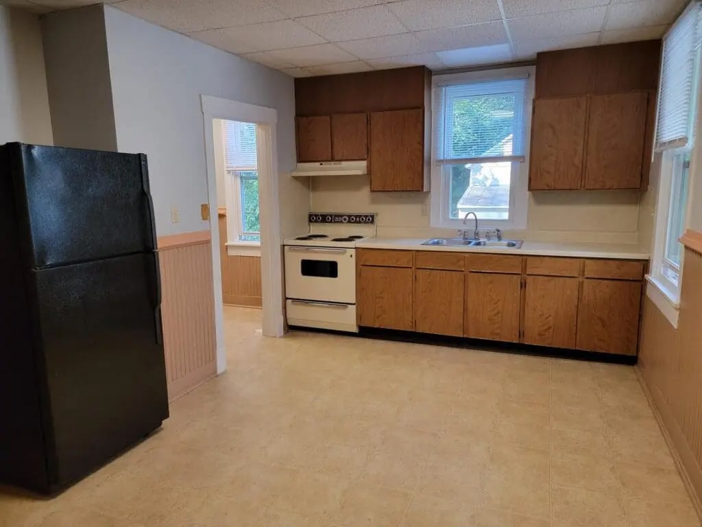 Building Photo - 390 N Clay Rd