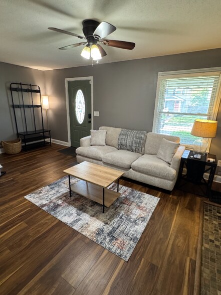 Building Photo - 149 E Welch Ave