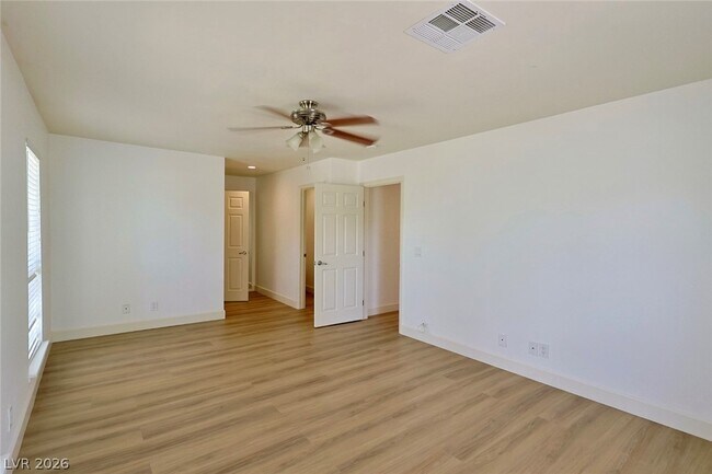 Building Photo - 3181 Pinehurst Dr