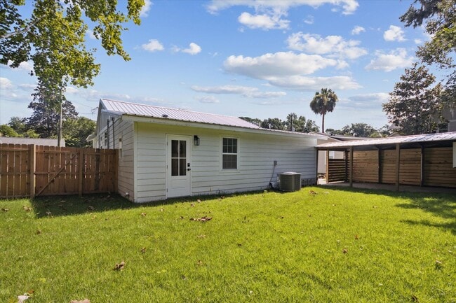 Building Photo - Newly Renovated Coastal Cottage for Lease!
