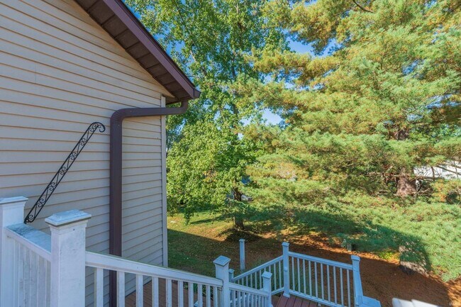 Building Photo - 657 E Heather Dr