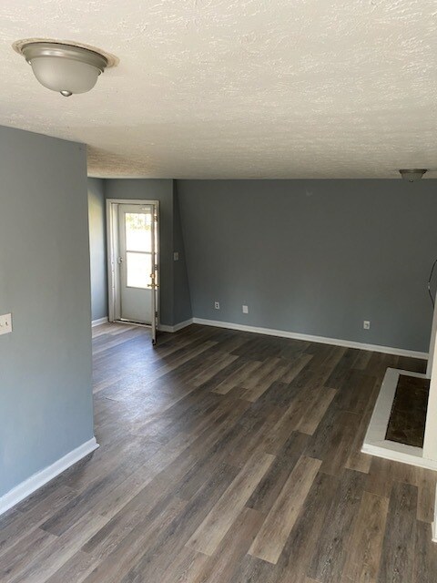 Living room - 191 Smokerise Ct