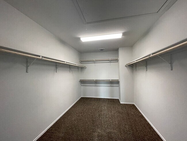 Building Photo - 1816 Cow House Ct