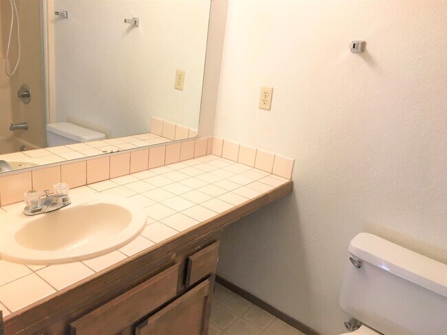 Building Photo - 488 Wiltsey Rd