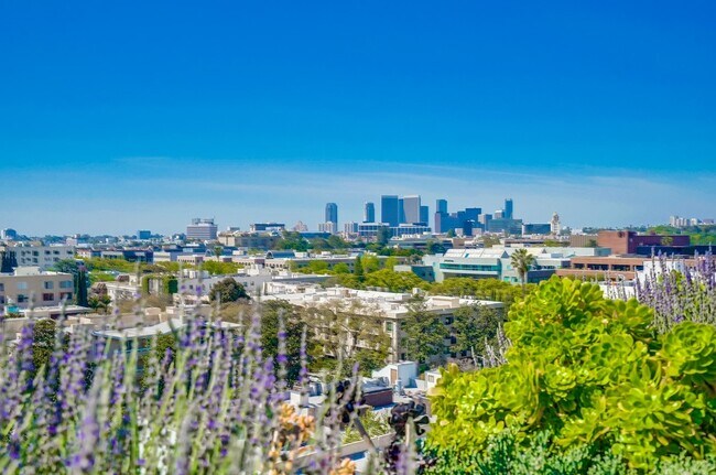 Building Photo - 435 N Oakhurst Dr