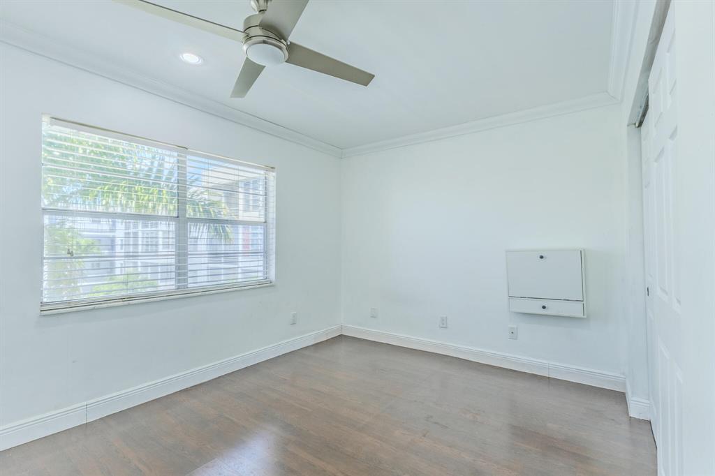 Building Photo - 3000 Sunrise Lakes Dr E