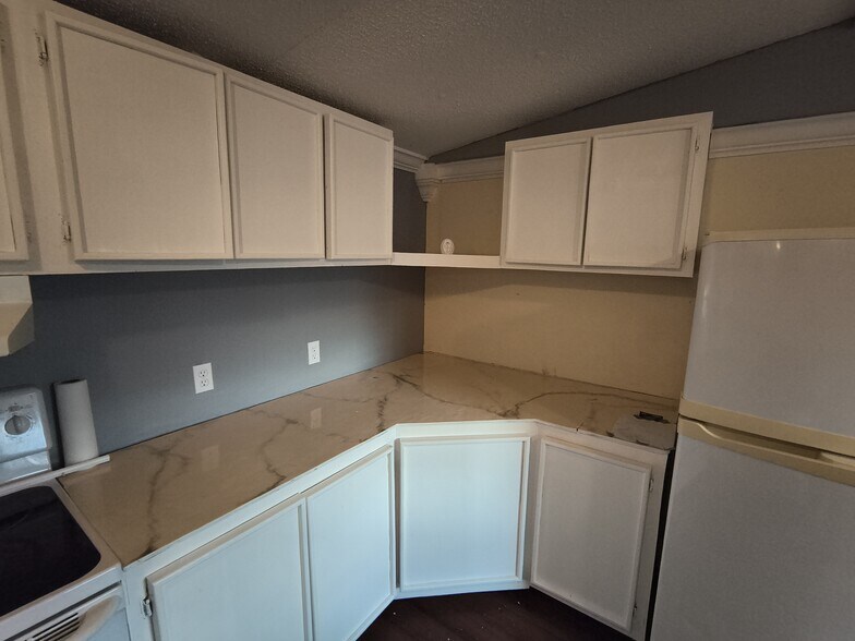 Kitchen - 3055 Alice Dr