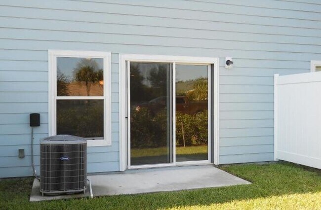 Building Photo - Mesmerizing Single-Family Home | 2 BR/2BA | Amenities: Pool| In St. Augustine