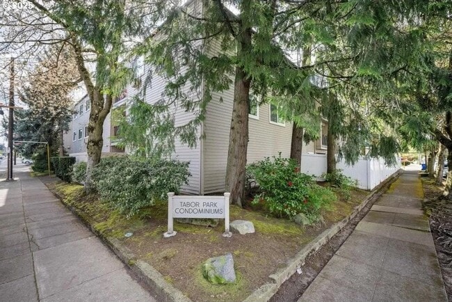 Primary Photo - 6600 SE Division St