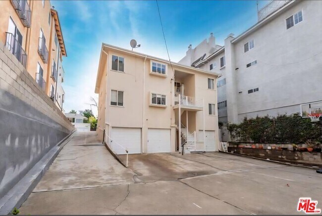 Building Photo - 10529 Ashton Ave