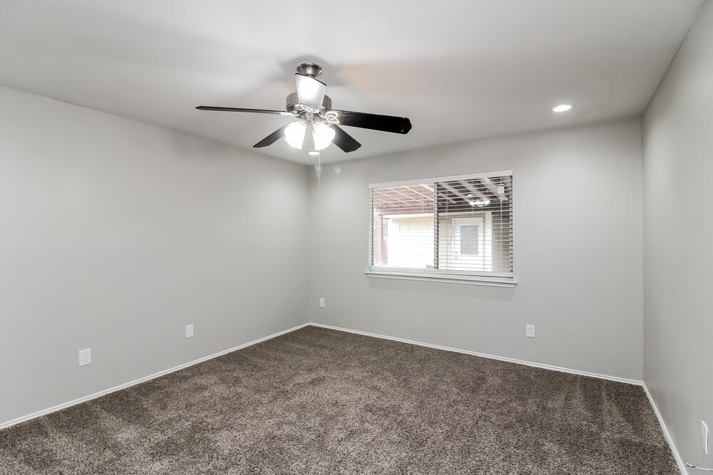 Building Photo - 13911 Creek Crossing Dr