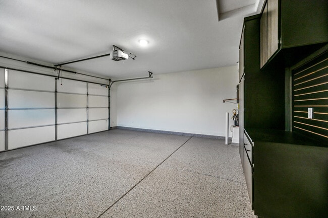 Building Photo - 17163 W Thousand Oaks St